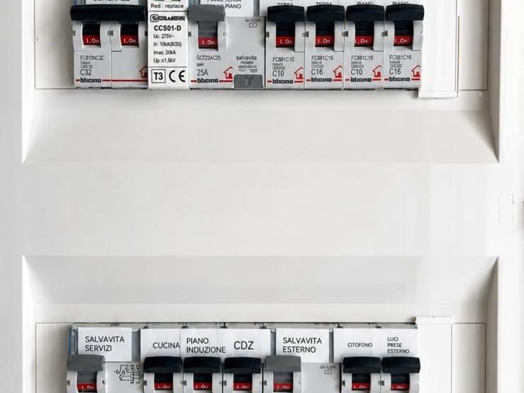 Quadro elettrico di una casa a Cerenova, con le linee etichettate una per una